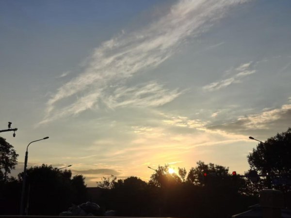 括普投资 今天小暑，北京西部南部有分散性雷阵雨，最高33℃